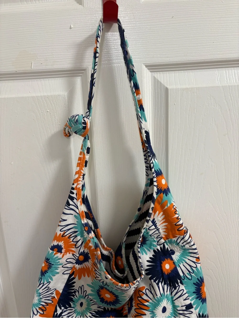 Thirty-One Gifts Paradise Pop & Navy Wave reversible hobo bag.